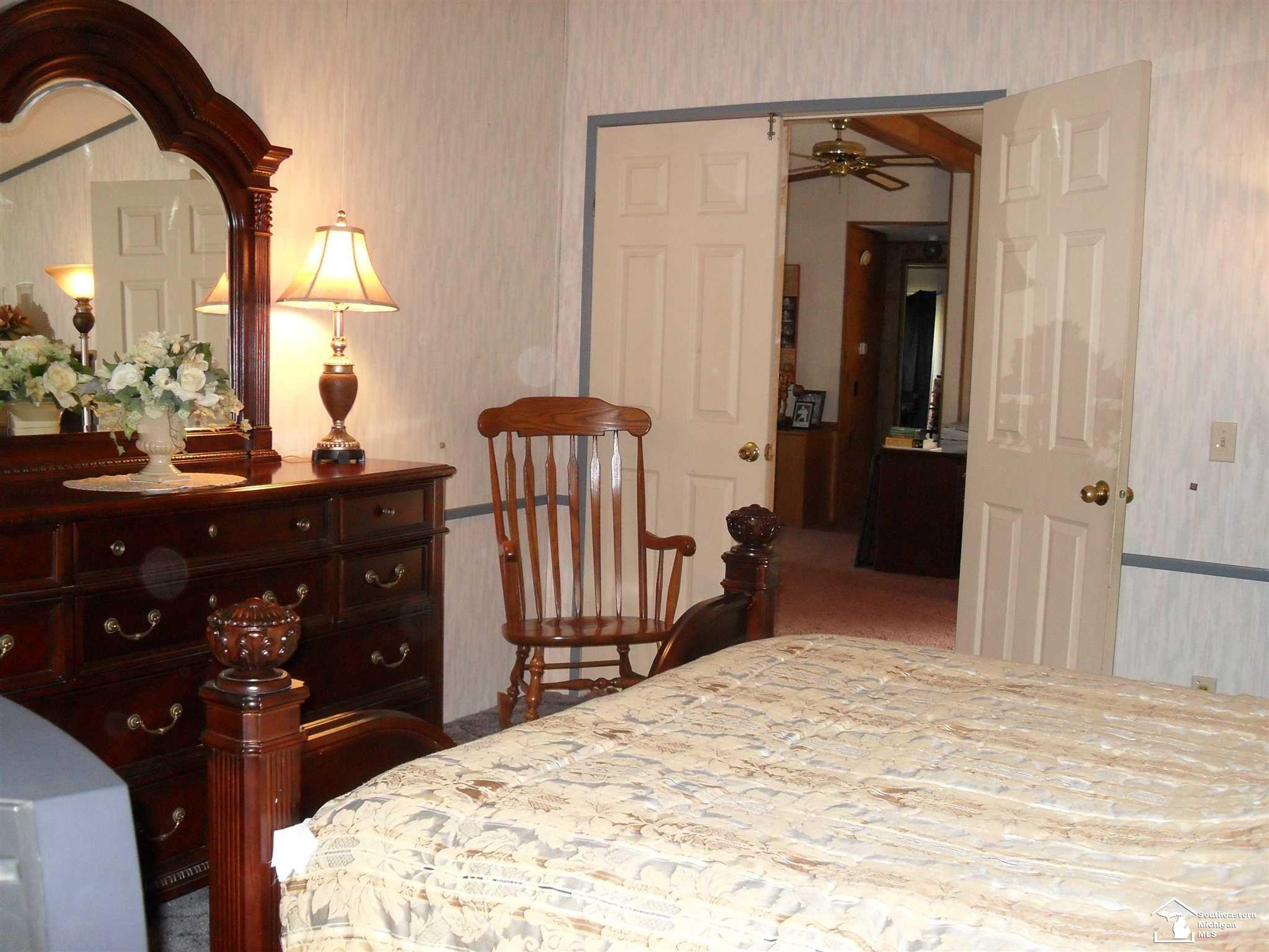 300 Highlands Temperance, MI 48182 - Photo 13 of 21