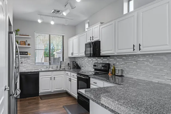 $2,300 | 3846 East Palmer Street, Gilbert, AZ 85298