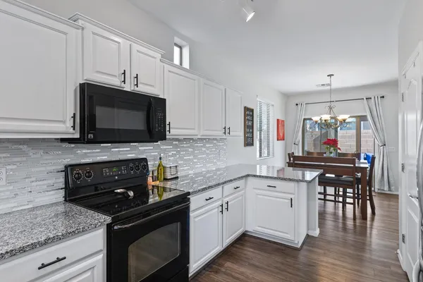 $2,300 | 3846 East Palmer Street, Gilbert, AZ 85298