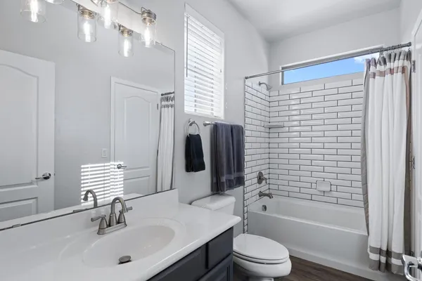 $2,300 | 3846 East Palmer Street, Gilbert, AZ 85298