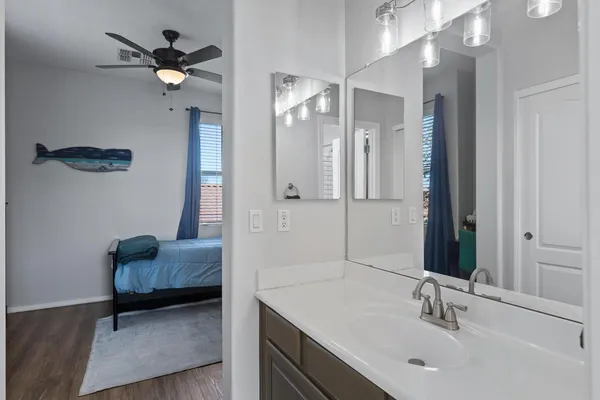 $2,300 | 3846 East Palmer Street, Gilbert, AZ 85298