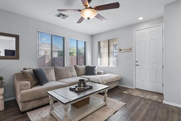 $2,300 | 3846 East Palmer Street, Gilbert, AZ 85298