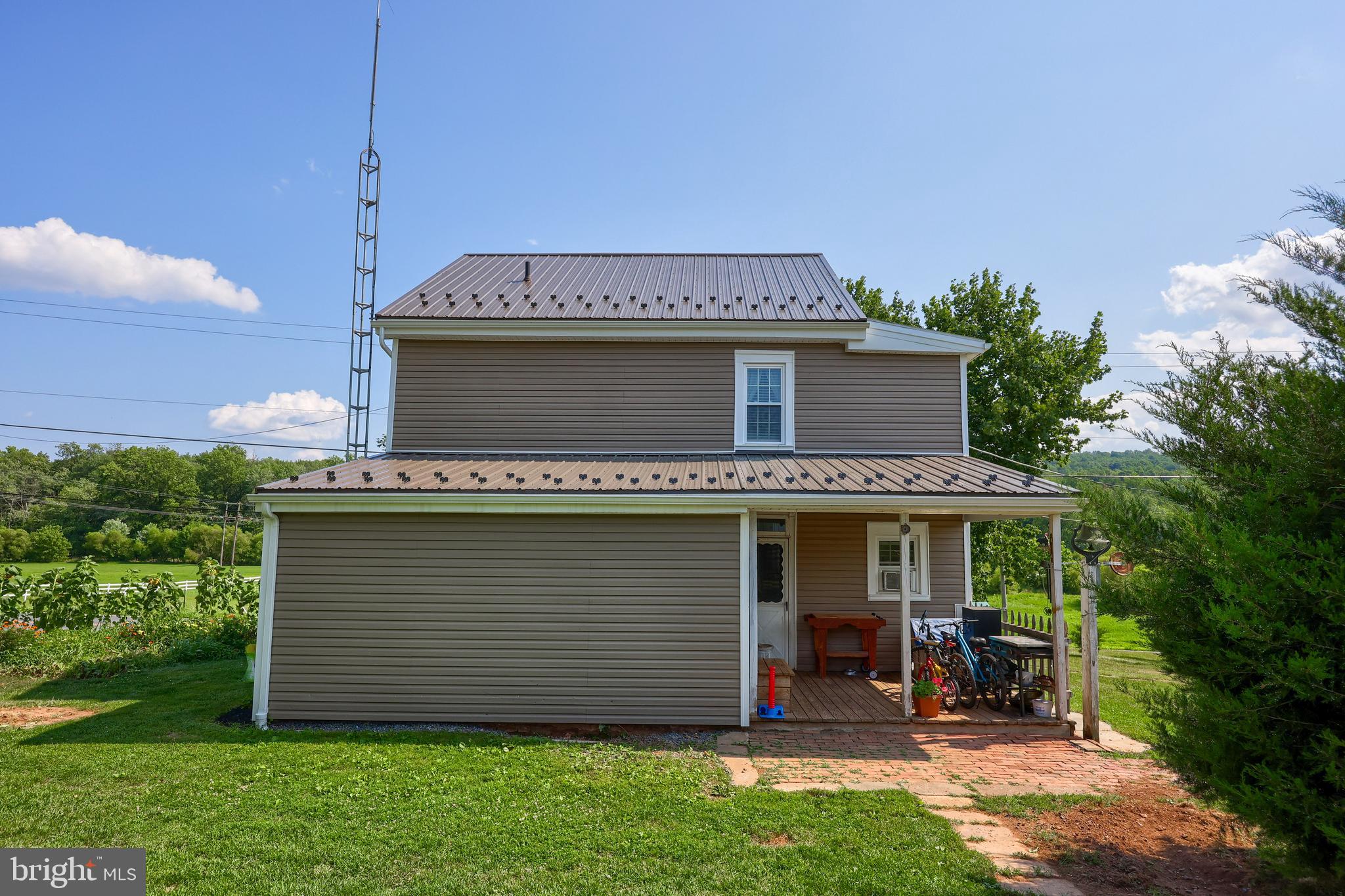 985 Smokestown Road Denver, PA 17517 - Photo 7 of 62 a front view of a house with a garden