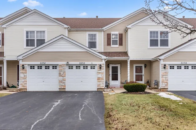 $258,000 | 2232 Flagstone Lane, Carpentersville, IL 60110