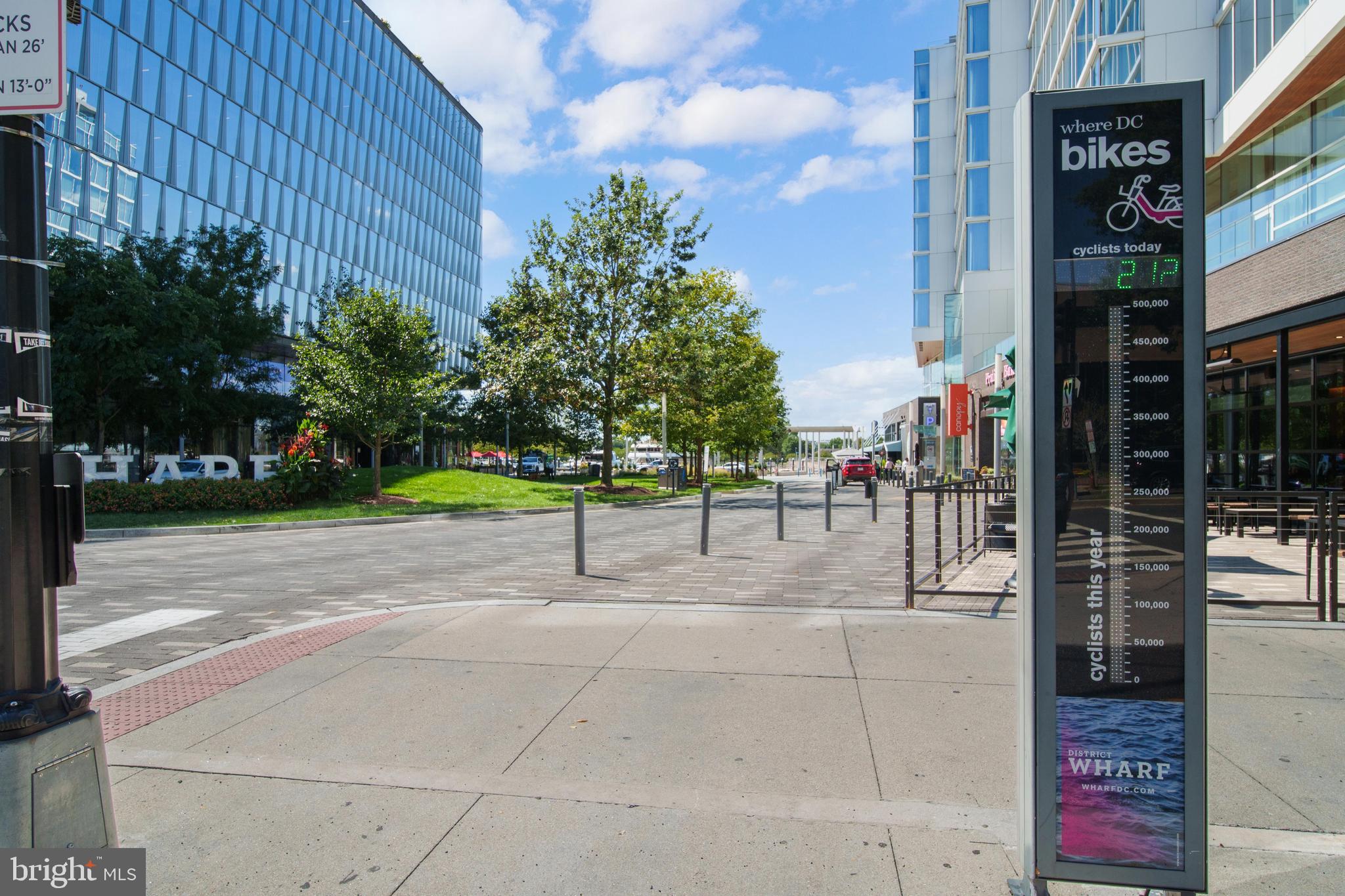 700 7th Street Southwest, Unit 119 Washington, DC 20024 - Photo 31 of 31 a view of street with sitting area