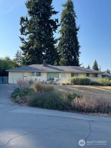 $2,800 | 15541 Palatine Avenue North, Shoreline, WA 98133