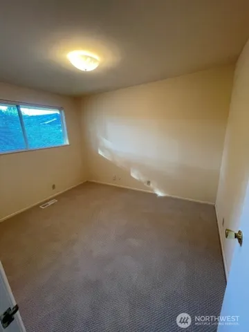 $2,800 | 15541 Palatine Avenue North, Shoreline, WA 98133