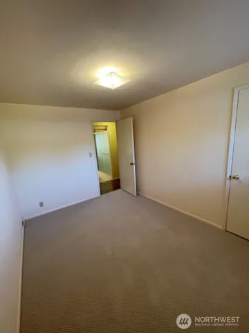 $2,800 | 15541 Palatine Avenue North, Shoreline, WA 98133