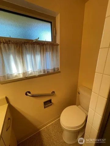 $2,800 | 15541 Palatine Avenue North, Shoreline, WA 98133