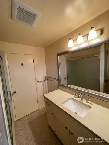 $2,800 | 15541 Palatine Avenue North, Shoreline, WA 98133