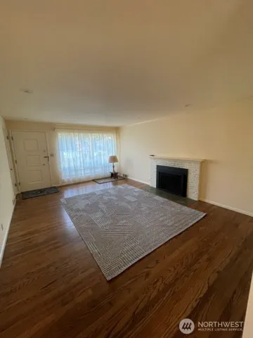 $2,800 | 15541 Palatine Avenue North, Shoreline, WA 98133