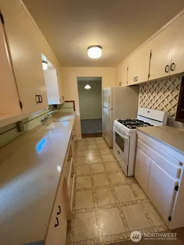 $2,800 | 15541 Palatine Avenue North, Shoreline, WA 98133