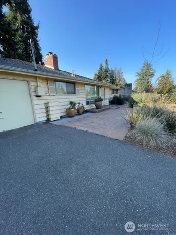 $2,800 | 15541 Palatine Avenue North, Shoreline, WA 98133