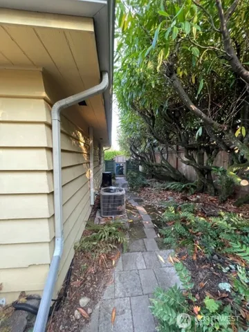 $2,800 | 15541 Palatine Avenue North, Shoreline, WA 98133