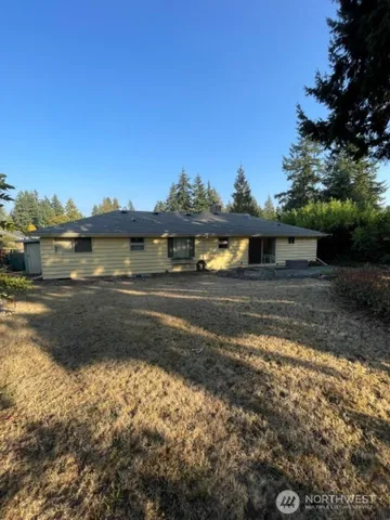 $2,800 | 15541 Palatine Avenue North, Shoreline, WA 98133