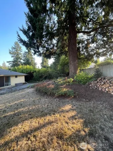 $2,800 | 15541 Palatine Avenue North, Shoreline, WA 98133