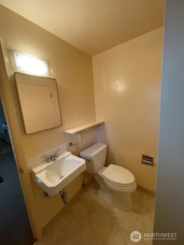 $2,800 | 15541 Palatine Avenue North, Shoreline, WA 98133