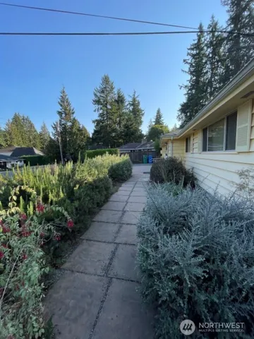 $2,800 | 15541 Palatine Avenue North, Shoreline, WA 98133