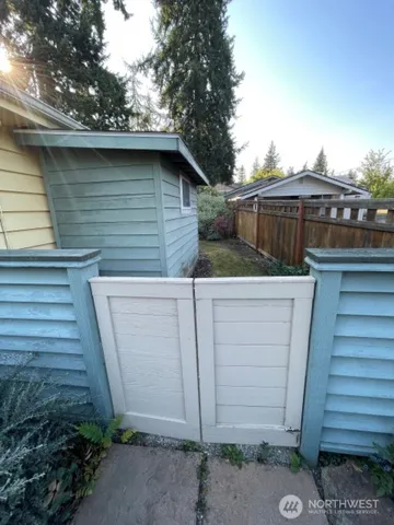 $2,800 | 15541 Palatine Avenue North, Shoreline, WA 98133