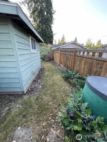 $2,800 | 15541 Palatine Avenue North, Shoreline, WA 98133