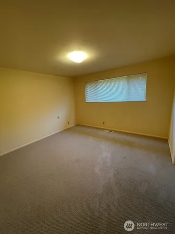 $2,800 | 15541 Palatine Avenue North, Shoreline, WA 98133