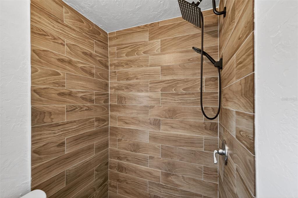 2725 14th Avenue South St. Petersburg, FL 33712 - Photo 18 of 41 a bathroom with a shower