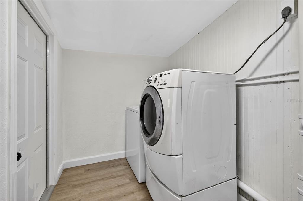 2725 14th Avenue South St. Petersburg, FL 33712 - Photo 19 of 41 a utility room with dryer and washer