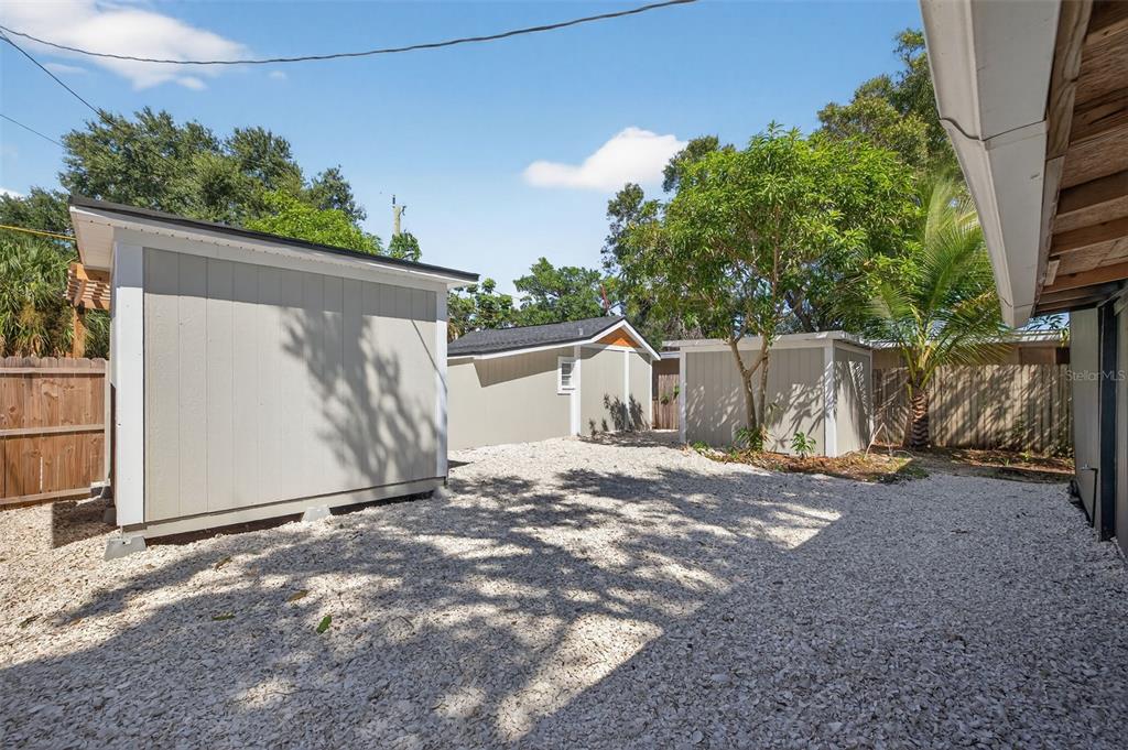 2725 14th Avenue South St. Petersburg, FL 33712 - Photo 21 of 41 a backyard of a house