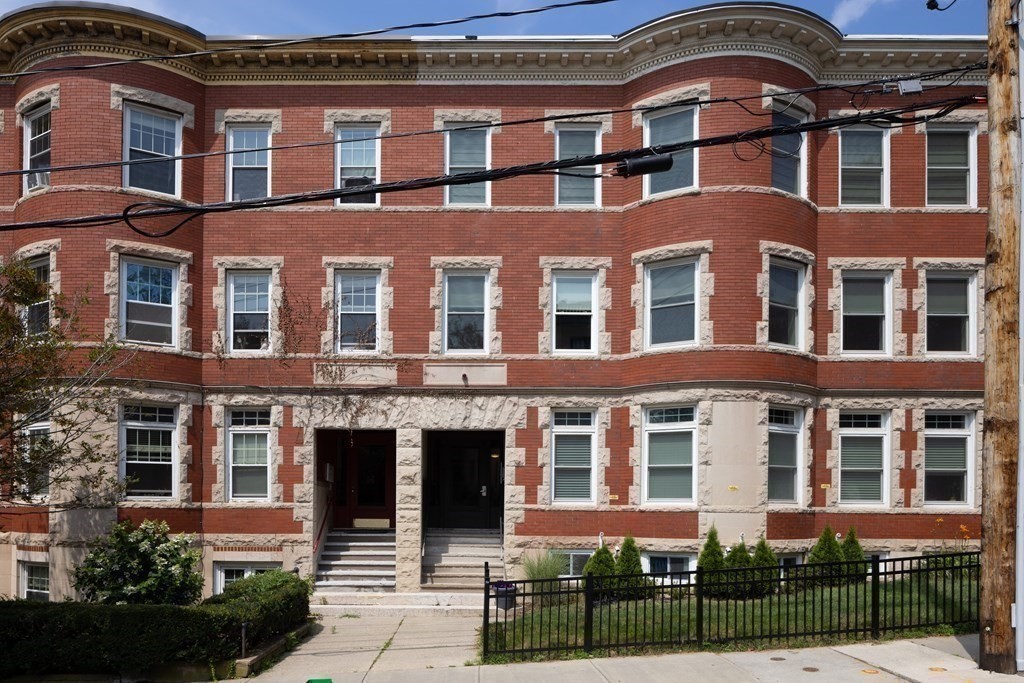 177 Winthrop Road, Unit 3 Brookline, MA 02445 - Photo 15 of 22 front view of a building