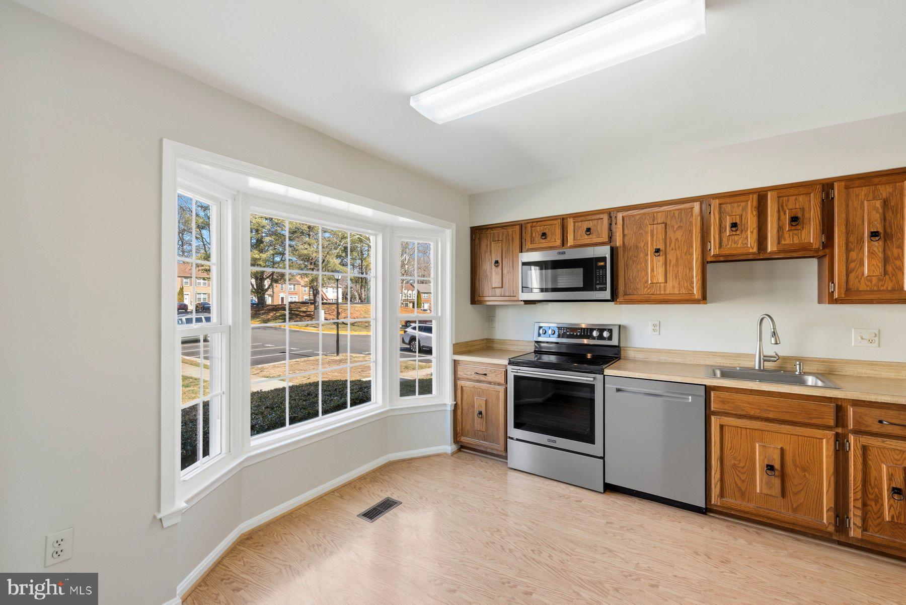 5539 Ridgeton Hill Court Fairfax, VA 22032 - Photo 3 of 33 Gallery Image 3
