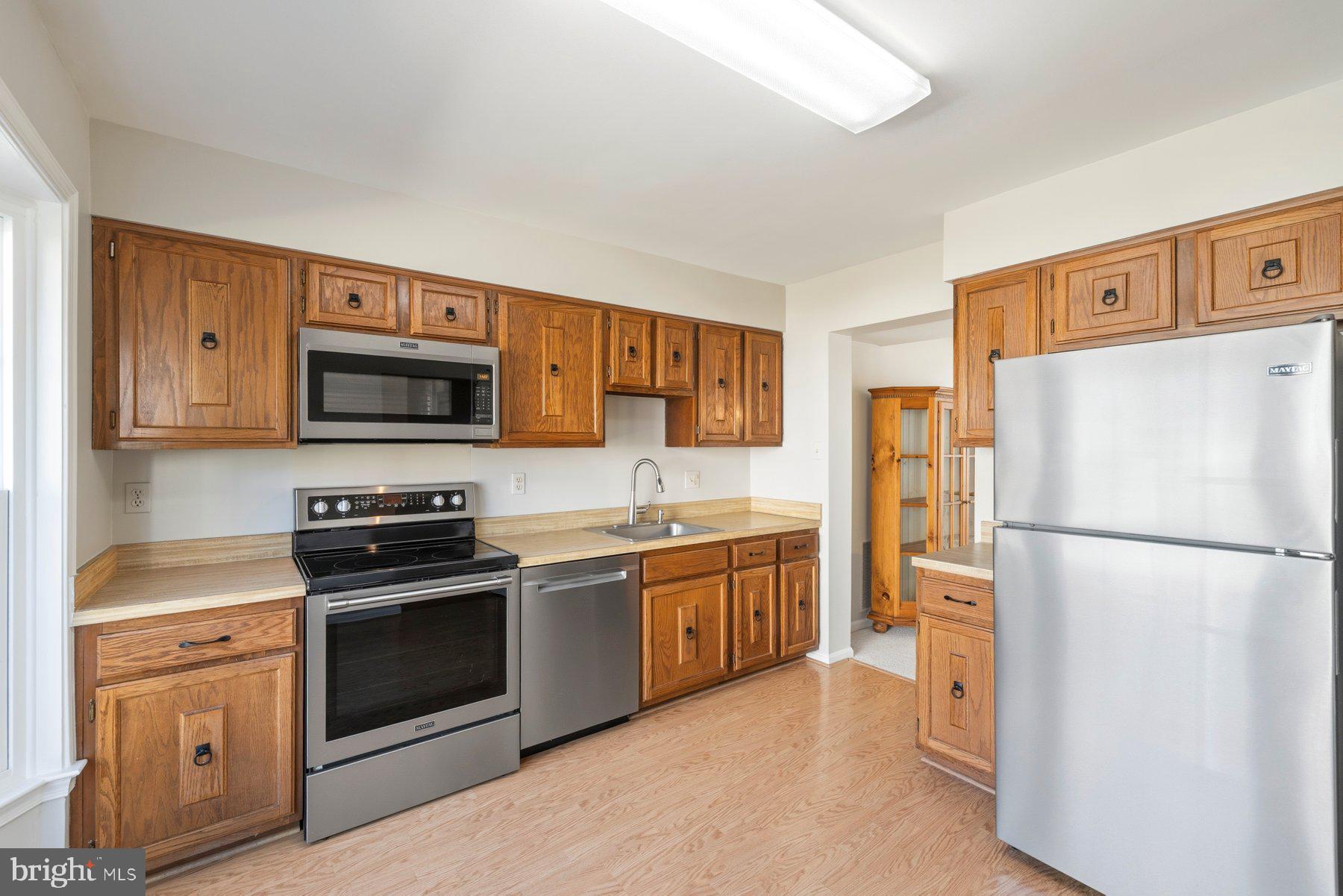 5539 Ridgeton Hill Court Fairfax, VA 22032 - Photo 4 of 33 Gallery Image 4