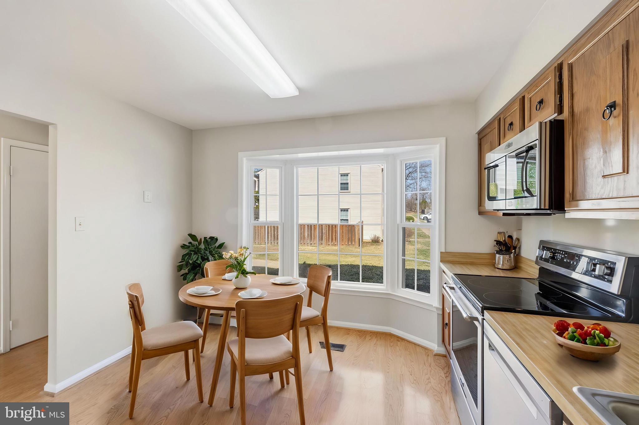 5539 Ridgeton Hill Court Fairfax, VA 22032 - Photo 6 of 33 Gallery Image 6
