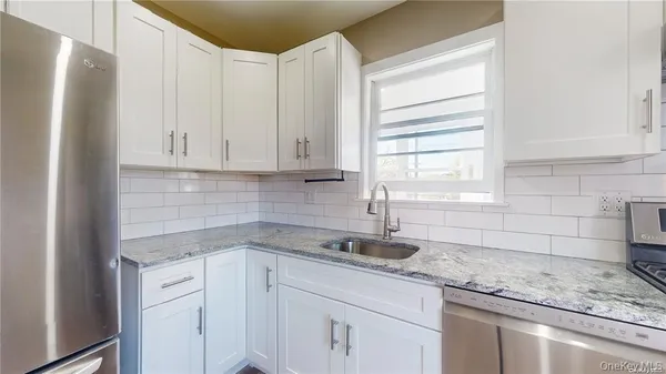 $1,298,000 | 386 Mulry Lane, Lawrence, NY 11559