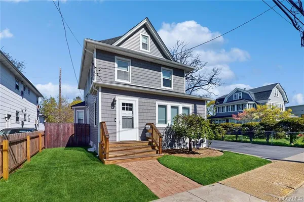 $1,298,000 | 386 Mulry Lane, Lawrence, NY 11559