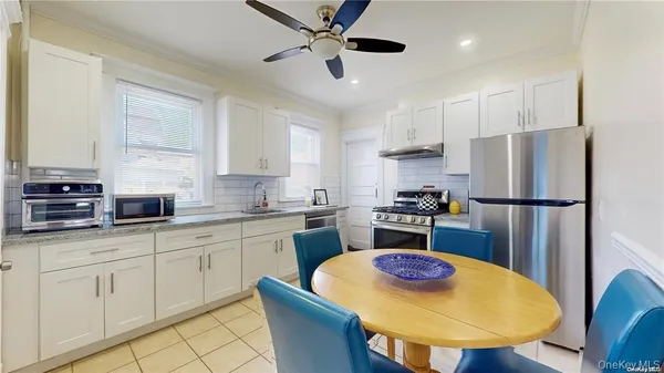$1,298,000 | 386 Mulry Lane, Lawrence, NY 11559