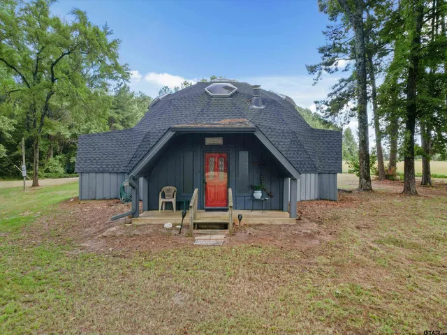 a house view with a outdoor space