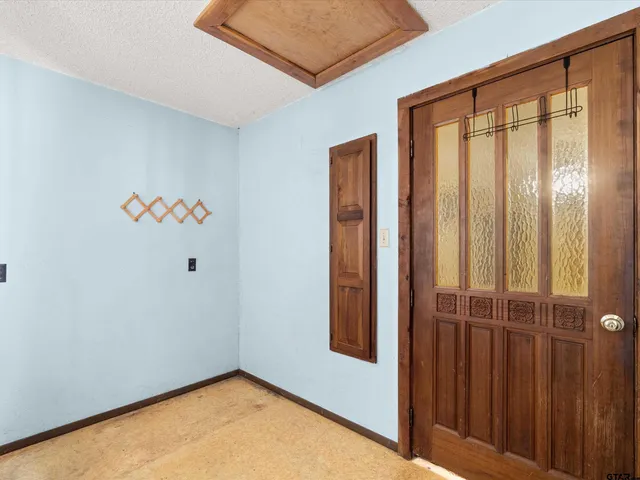 a view of entryway and hall