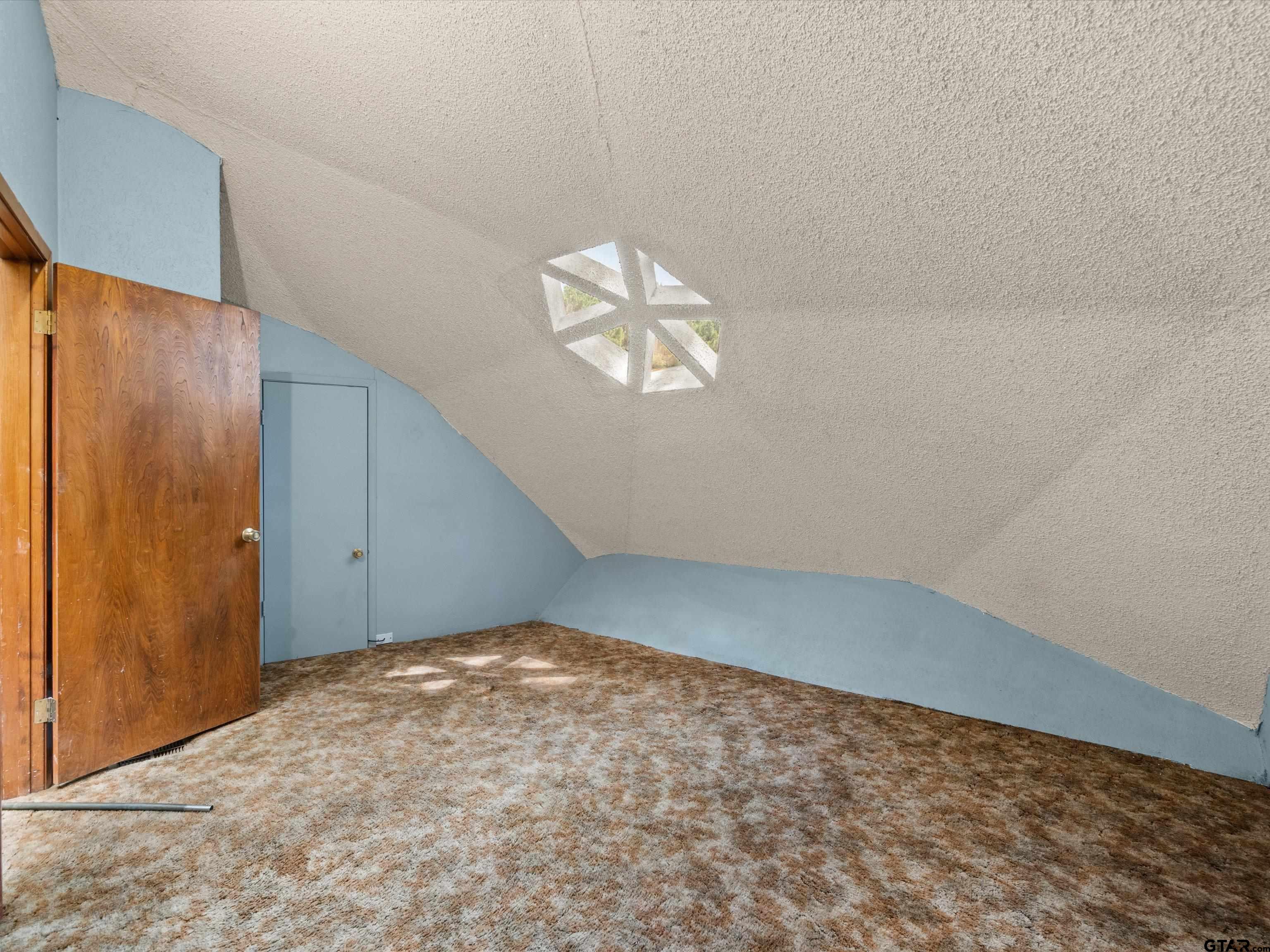 637 County Road 3201 Daingerfield, TX 75638 - Photo 27 of 33 an empty room with windows