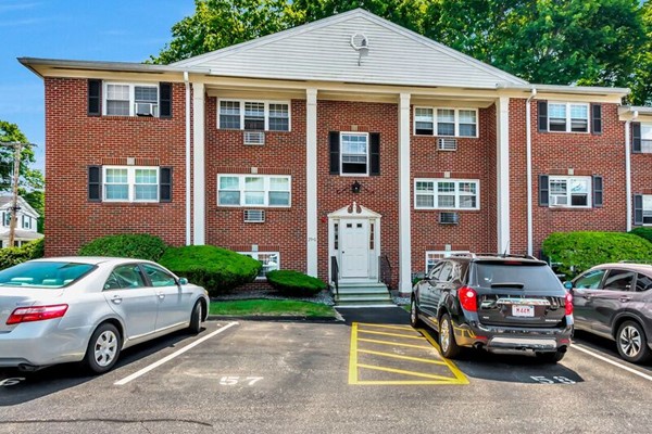 29-0 Arlington Road, Unit 4 Woburn, MA 01801 - Photo 3 of 22 Gallery Image 3