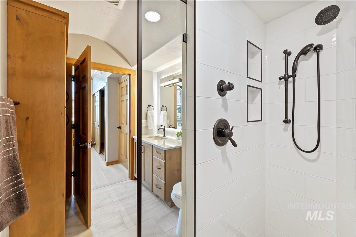 79 East Aikens Road, Unit 202 Eagle, ID 83616 - Photo 24 of 47 Bathroom featuring tiled shower and vanity