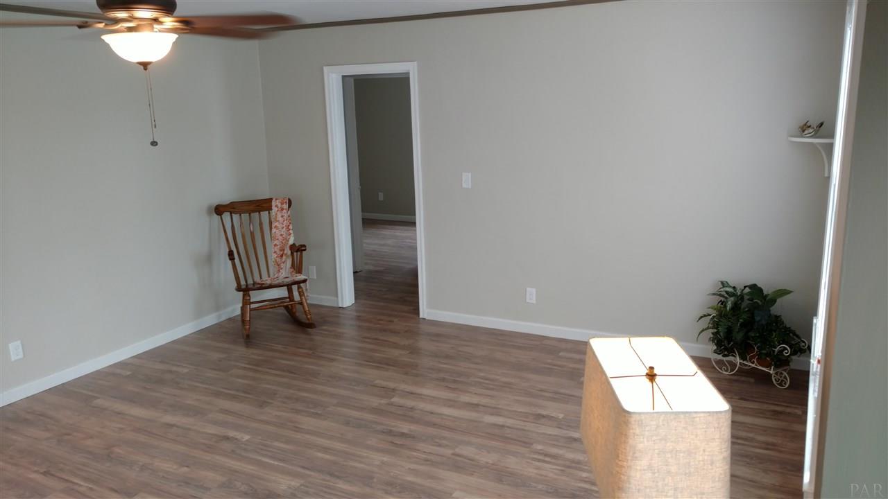 319 Gibbs Road Pensacola, FL 32507 - Photo 8 of 39