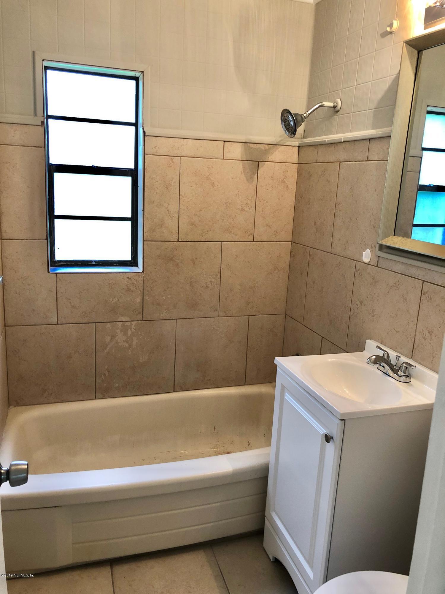 10448 Dodd Road Jacksonville, FL 32218 - Photo 8 of 14 a bathroom with a sink toilet and bathtub