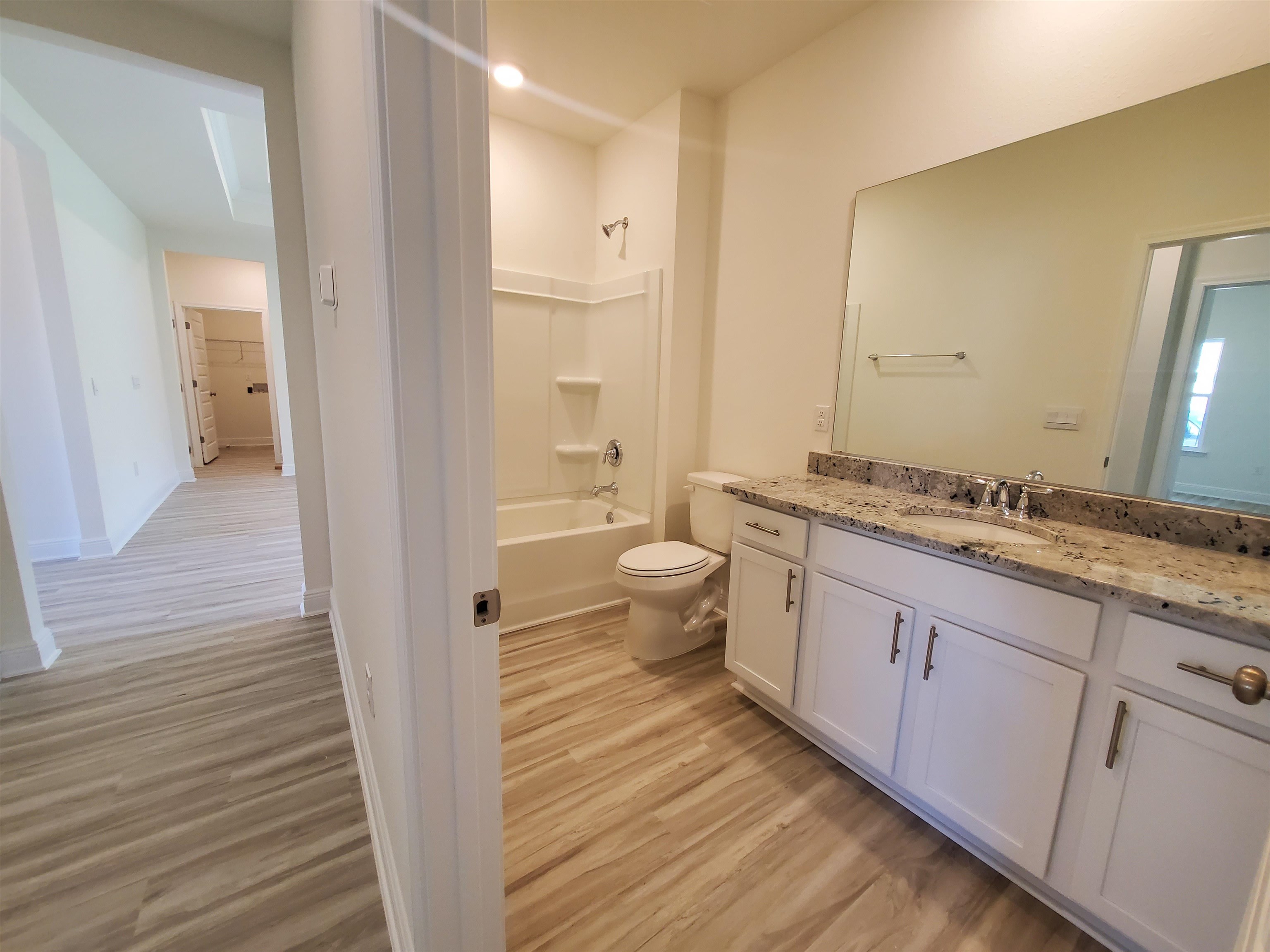 1119 Pencarro Boulevard Foley, AL 36535 - Photo 4 of 26 Guest bath
