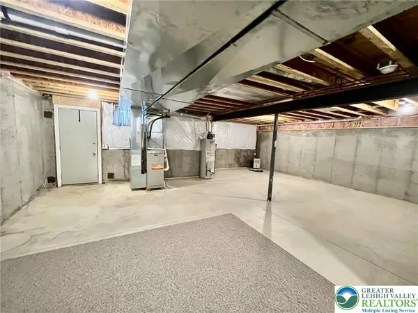 $2,850 | 4131 Walter Road, Bethlehem, PA 18020