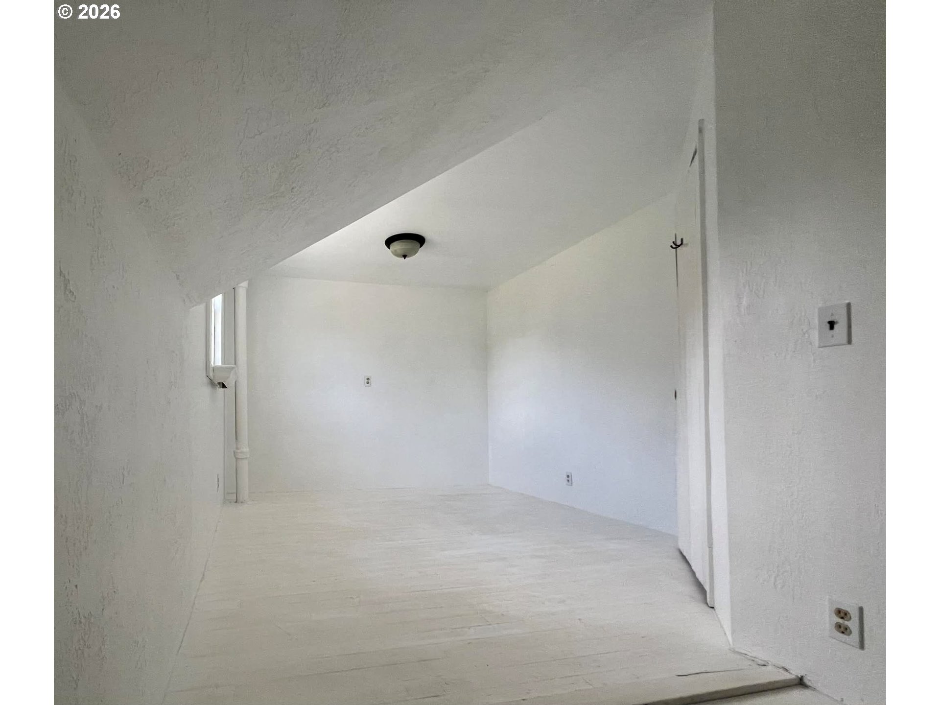 9060 Azalea-Glen Road Glendale, OR 97442 - Photo 11 of 16