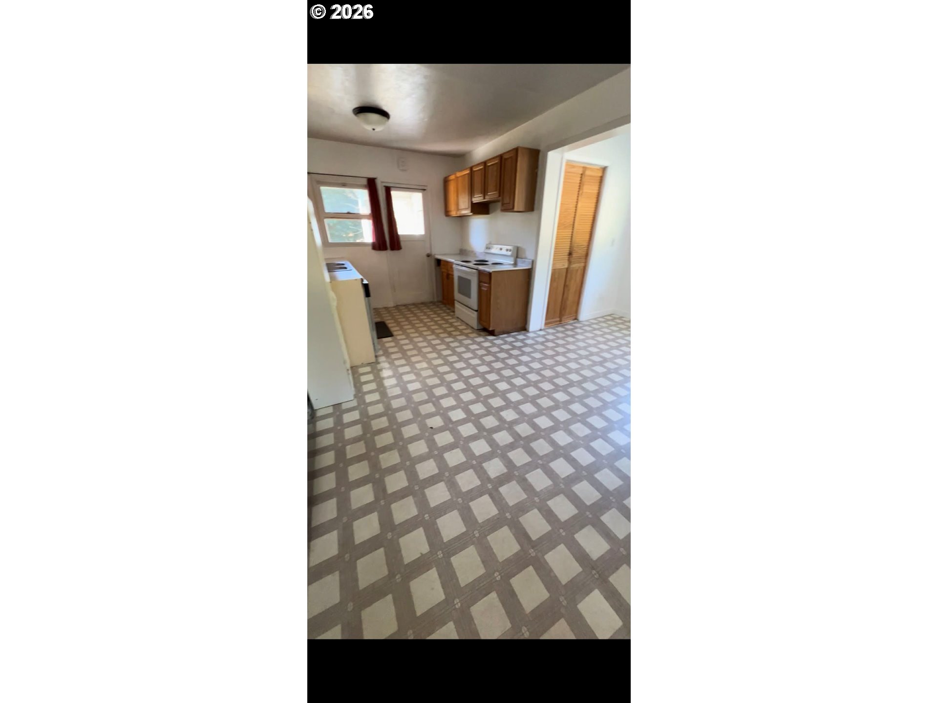 9060 Azalea-Glen Road Glendale, OR 97442 - Photo 5 of 16