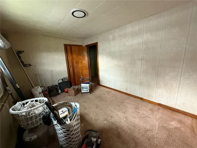 a view of livingroom with furniture