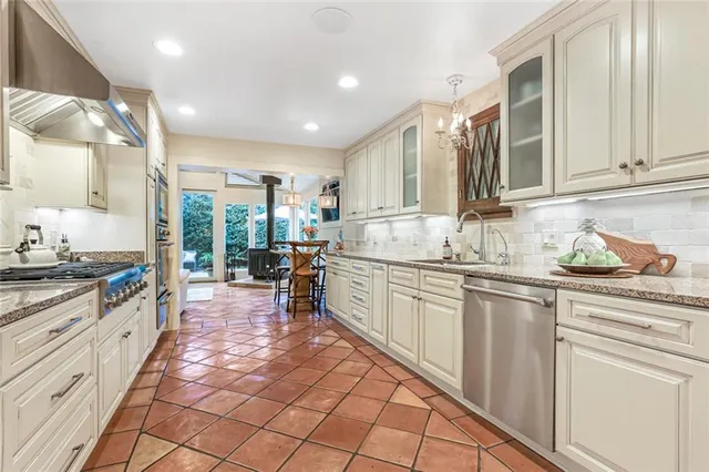 $1,297,000 | 516 Betz Place, Metairie, LA 70005