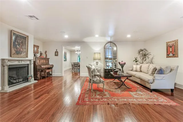 $1,297,000 | 516 Betz Place, Metairie, LA 70005
