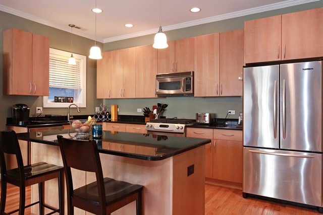 663 West Barry Avenue, Unit 2D Chicago, IL 60657 - Photo 5 of 12